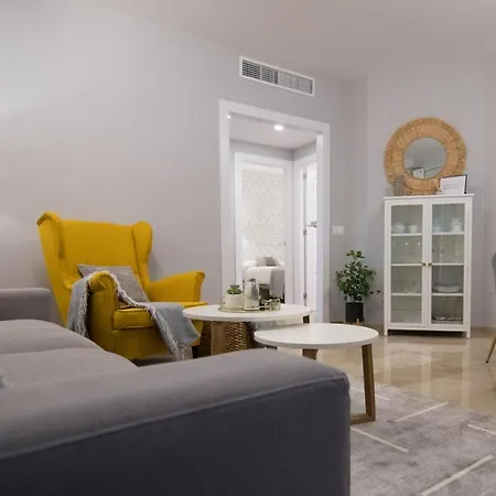 New! Luxury Center & 2 Balconies Apartment