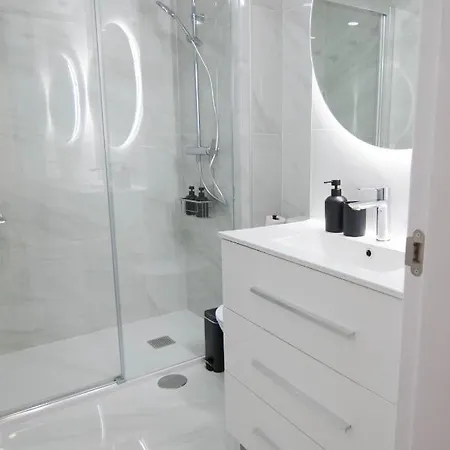 New! Luxury Center & 2 Balconies Apartment *