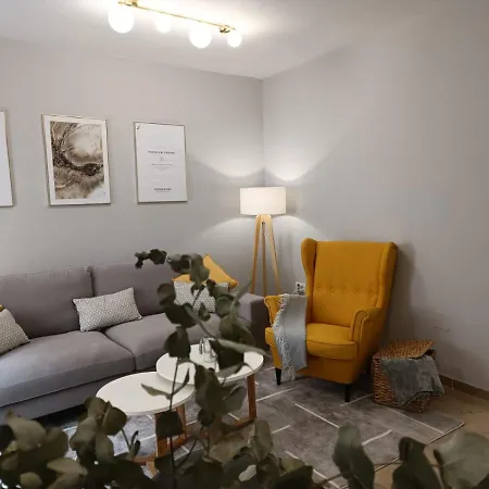 New! Luxury Center & 2 Balconies Apartment