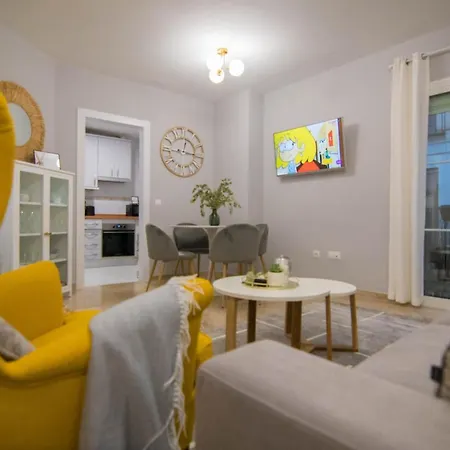 New! Luxury Center & 2 Balconies *