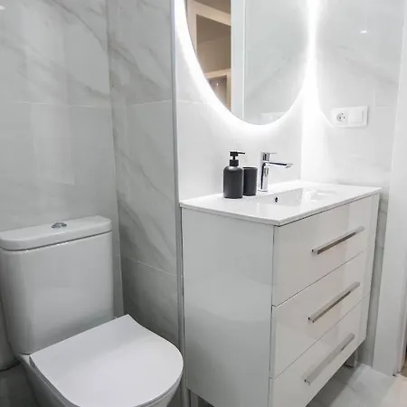 New! Luxury Center & 2 Balconies *